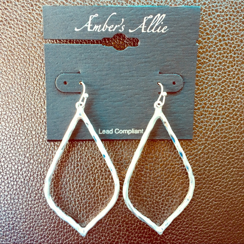 🔴 2/$20 🔴 FREE w/ Purchase | Silver Teardrop Earrings NWT